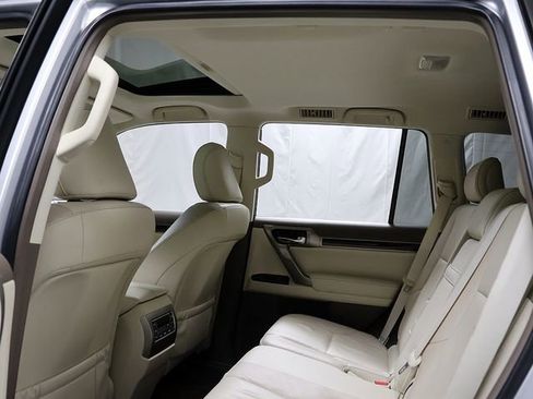 Used 2019 Lexus GX 460 Premium w/ Premium Package AWD/4WD image 14