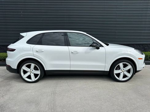 Certified 2023 Porsche Cayenne image 10