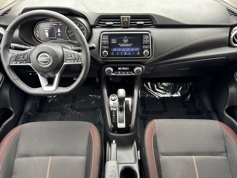 Used 2022 Nissan Versa SR image 12