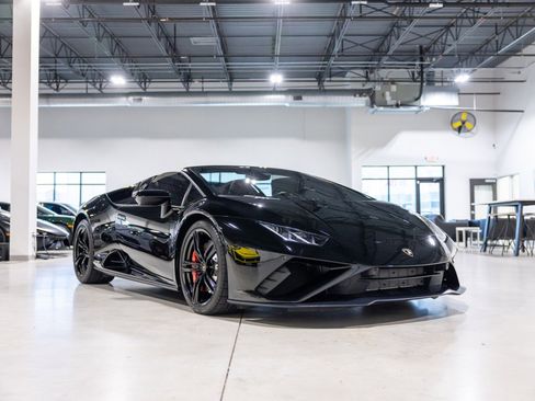 Used 2020 Lamborghini Huracan EVO image 3