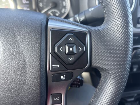 Used 2021 Toyota Tacoma SR5 AWD/4WD image 19