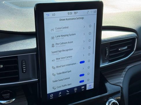 Used 2022 Ford Explorer Limited w/ Limited Technology Package image 28