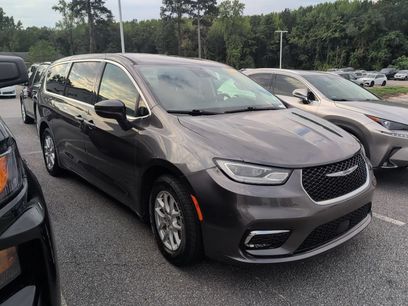 Used 2023 Chrysler Pacifica Touring-L