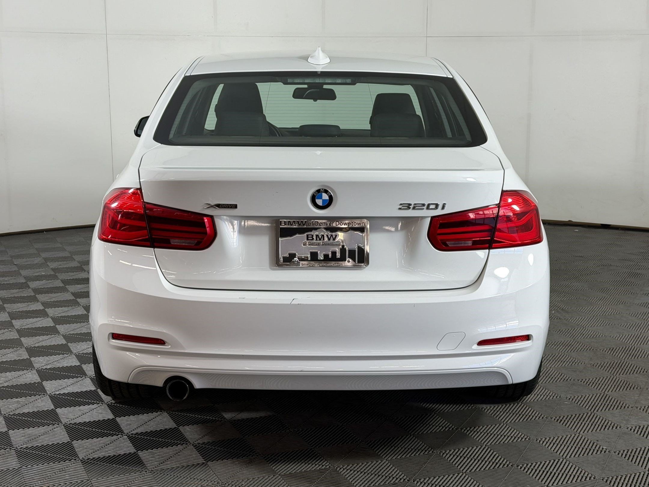 Used 2016 BMW 320i xDrive Sedan AWD/4WD image 10