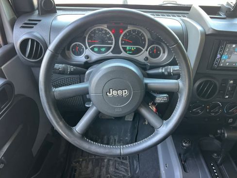 Used 2007 Jeep Wrangler Unlimited Sahara AWD/4WD image 16