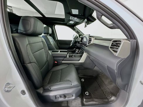 Used 2025 Toyota Tundra Limited image 29