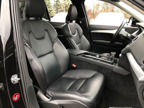 Used 2018 Volvo XC90 T5 Momentum w/ Convenience Package image 33