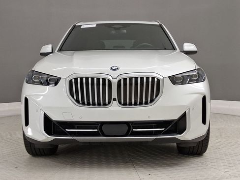 Used 2025 BMW X5 xDrive50e w/ Climate Comfort Package AWD/4WD image 4