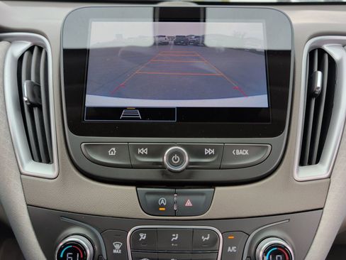 Used 2022 Chevrolet Malibu LT FWD image 25