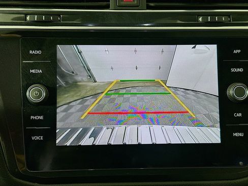 Used 2022 Volkswagen Tiguan SE R-Line image 13