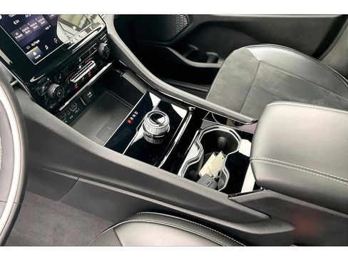 Used 2023 Jeep Grand Cherokee Altitude AWD/4WD image 17