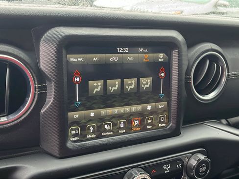 Used 2018 Jeep Wrangler Unlimited Sahara image 15