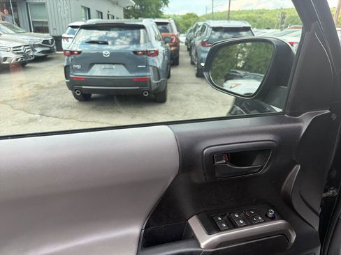 Used 2023 Toyota Tacoma SR5 AWD/4WD image 17