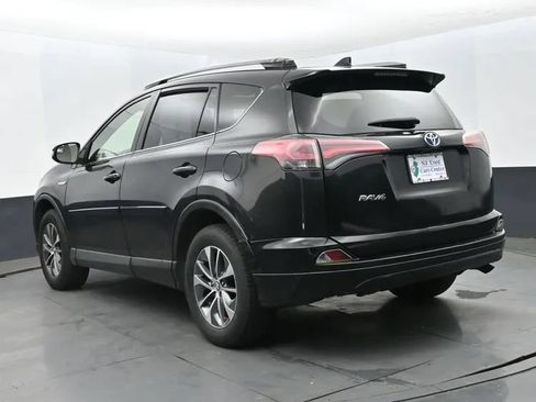 Used 2017 Toyota RAV4 XLE AWD/4WD image 9
