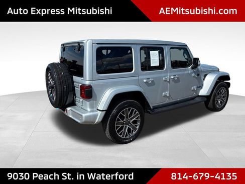 Used 2023 Jeep Wrangler Unlimited Sahara AWD/4WD image 7