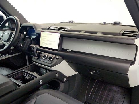 Used 2022 Land Rover Defender 90 X-Dynamic HSE image 24