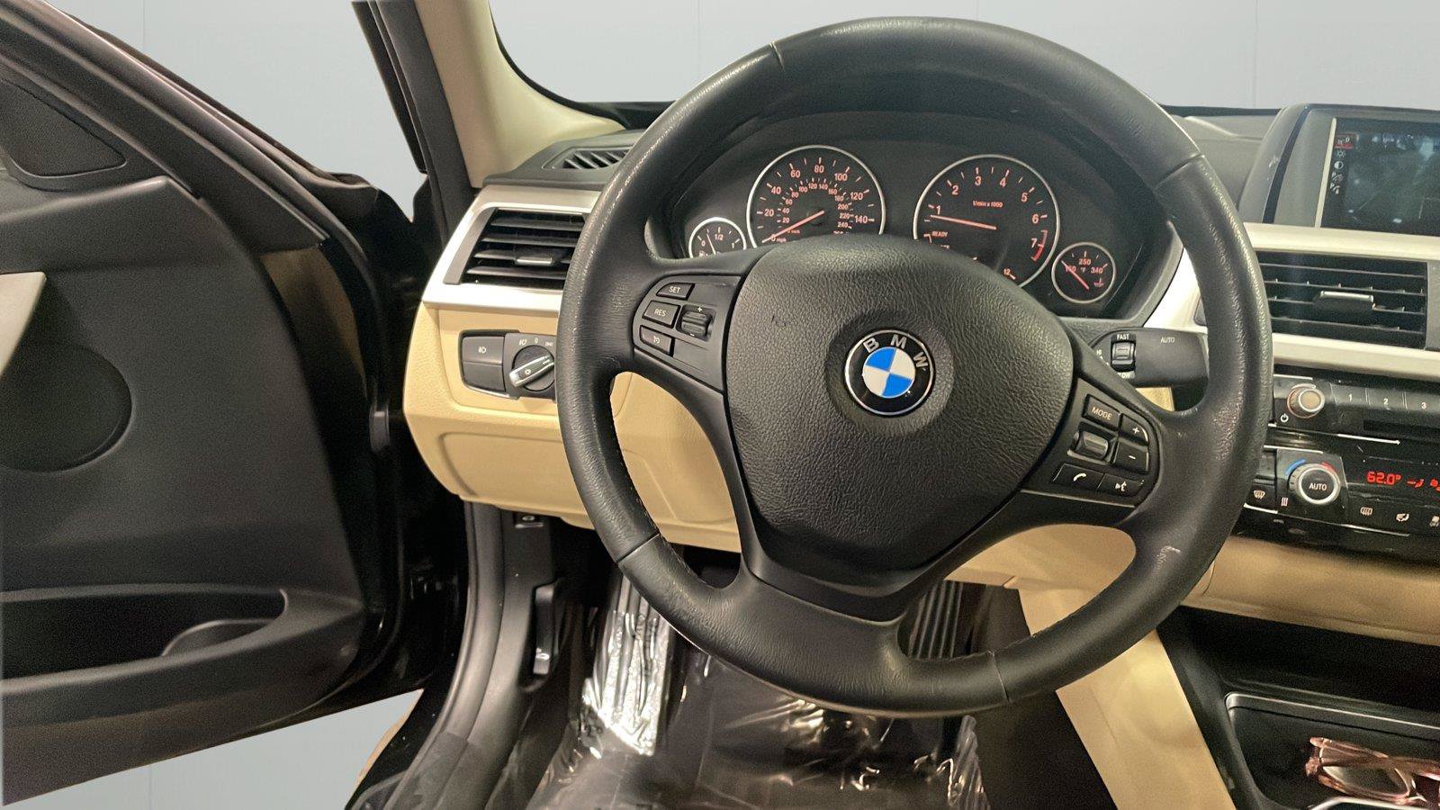 Used 2017 BMW 320i Sedan RWD image 22