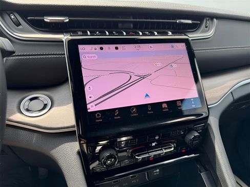 New 2025 Jeep Grand Cherokee Limited w/ Black Appearance Package image 26