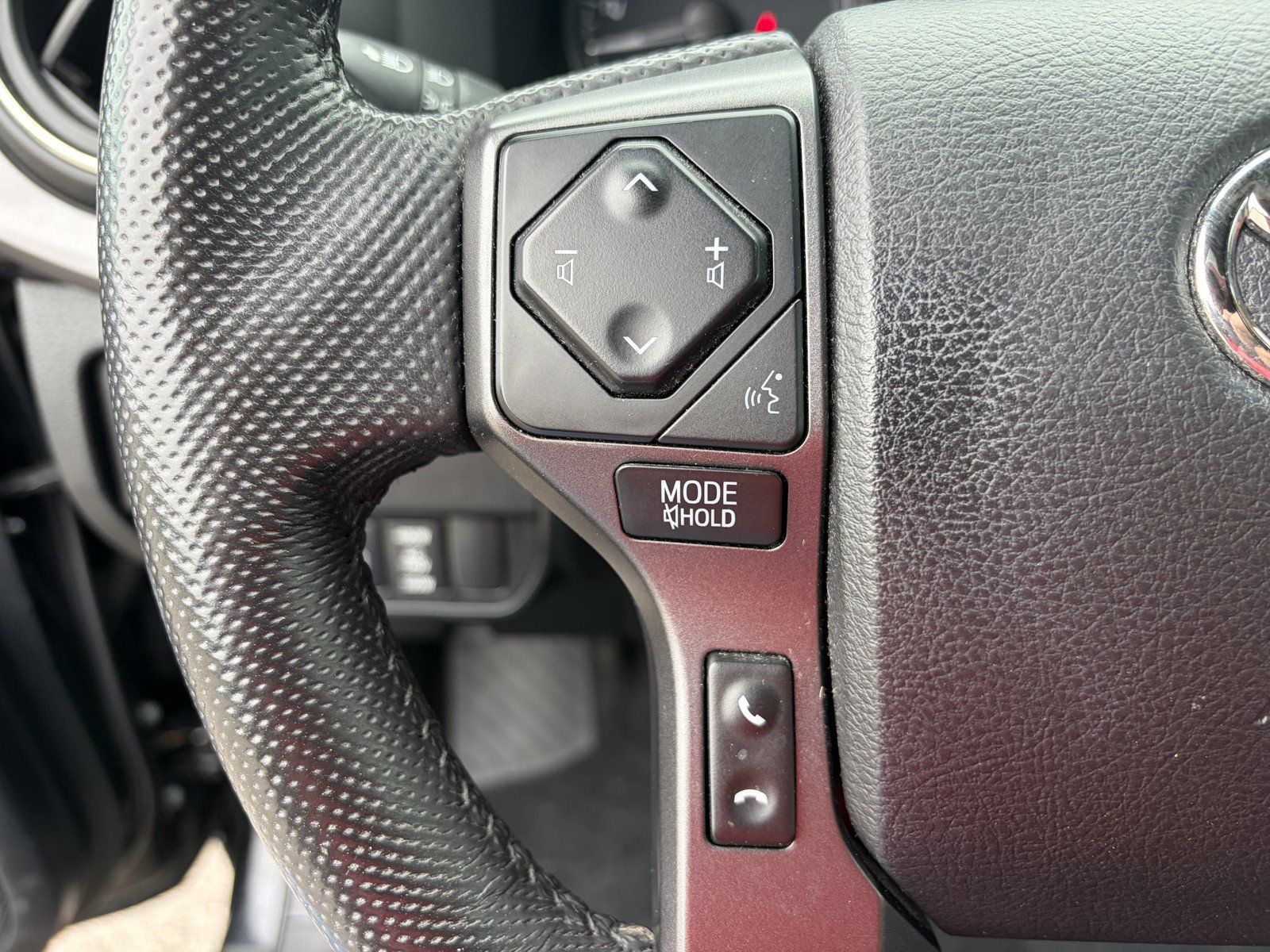 Used 2022 Toyota Tacoma TRD Sport w/ Technology Package AWD/4WD image 15