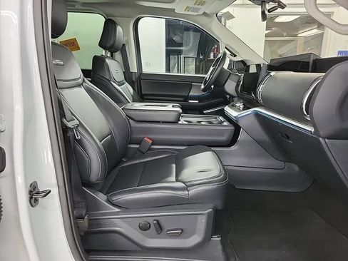 Used 2025 Ford Expedition Max Platinum AWD/4WD image 11