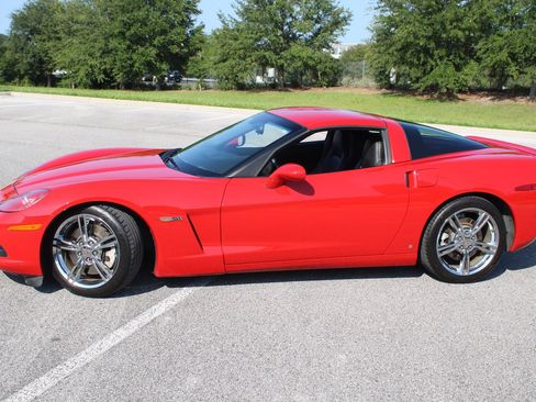 Used 2007 Chevrolet Corvette Coupe w/ Performance Package RWD image 40