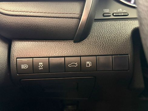 Used 2018 Toyota Camry LE image 37