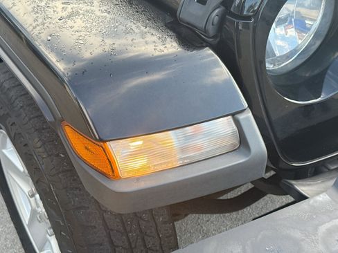 Used 2022 Jeep Gladiator Sport image 34