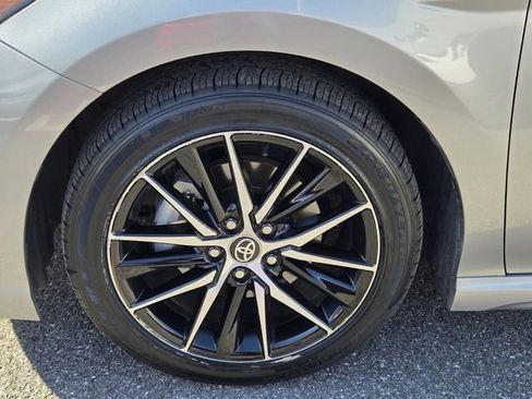 Used 2024 Toyota Camry SE image 9