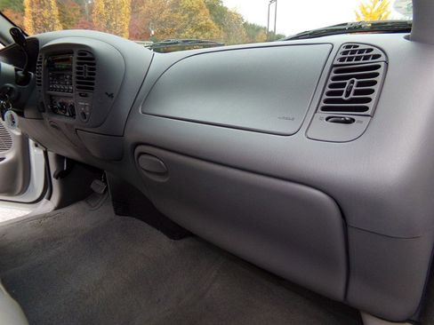 Used 2001 Ford F150 Lariat image 40