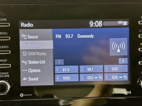 Used 2023 Toyota Camry SE image 19