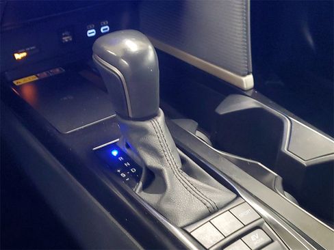 Used 2025 Toyota Camry SE image 28