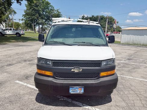 Used 2018 Chevrolet Express 2500 w/ Driver Convenience Package RWD image 2