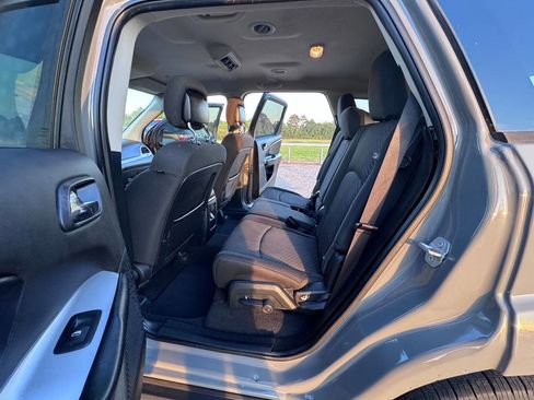 Used 2020 Dodge Journey SE w/ SE Popular Equipment Group FWD image 12