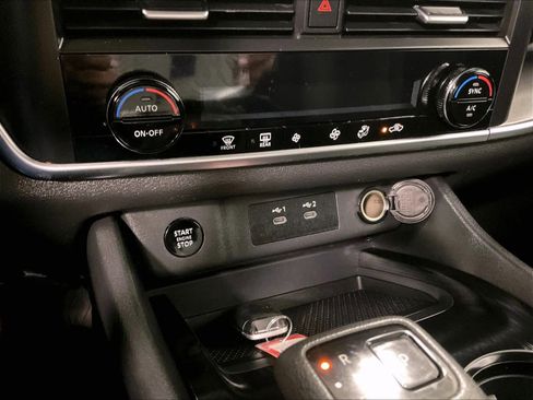 Certified 2024 Nissan Rogue SV image 25