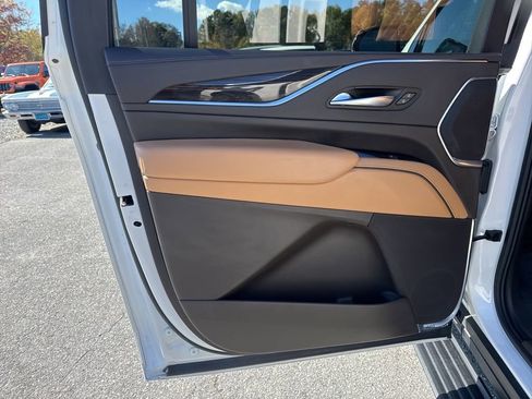 Used 2024 Cadillac Escalade ESV Sport w/ Touring Package image 32