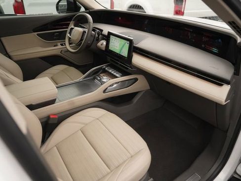 Used 2025 Lincoln Nautilus Reserve w/ Jet Appearance Package image 18