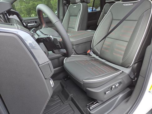 New 2026 GMC Yukon AT4 Ultimate w/ LPO, Floor Liner Package AWD/4WD image 32