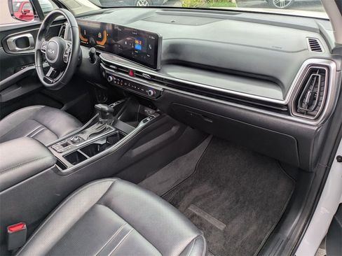 Used 2024 Kia Sorento S image 29