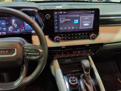 Used 2024 GMC Canyon AT4X image 20