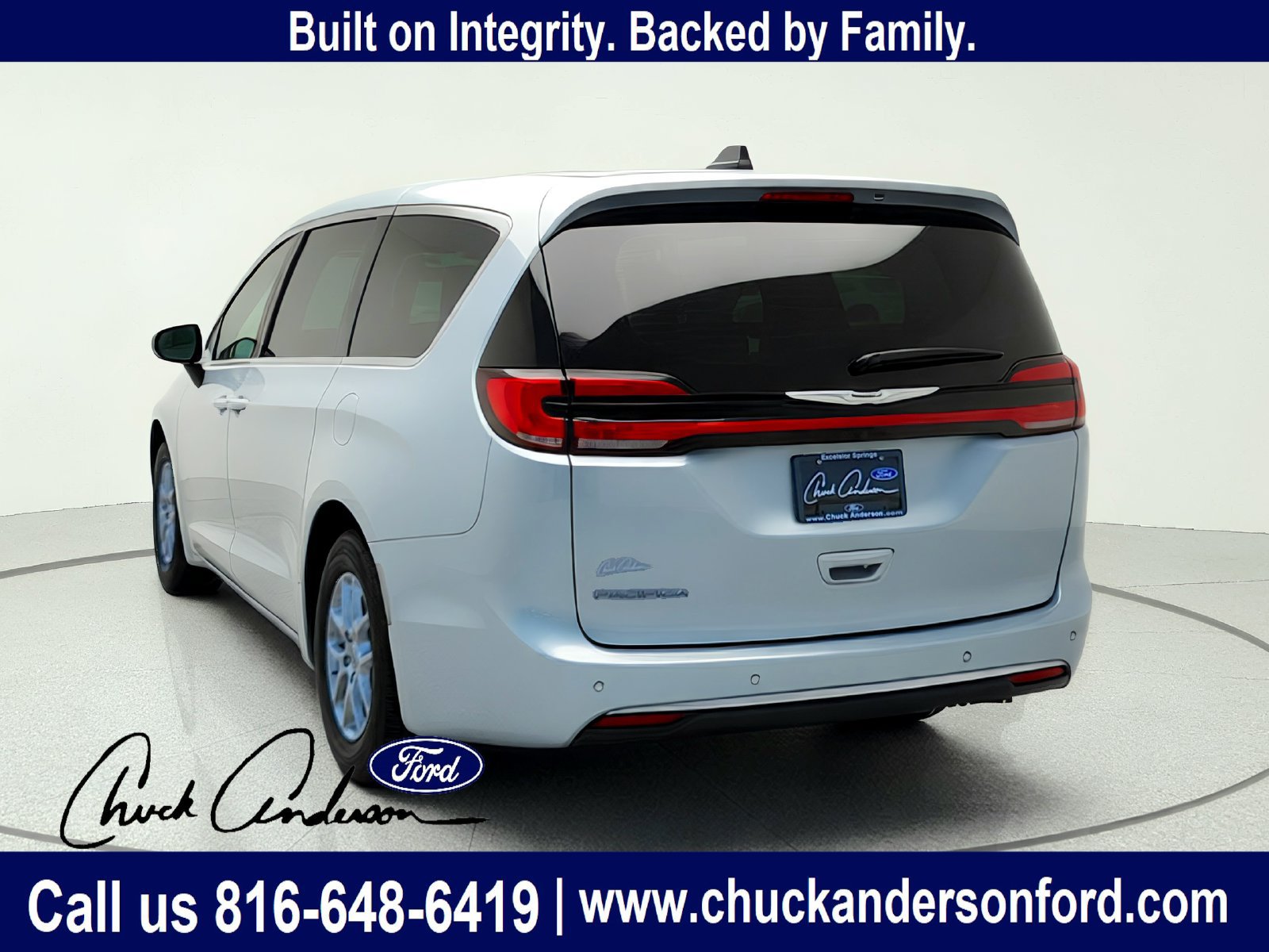 Used 2023 Chrysler Pacifica Touring-L FWD image 6