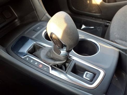 Used 2024 Chevrolet Equinox LT FWD image 23