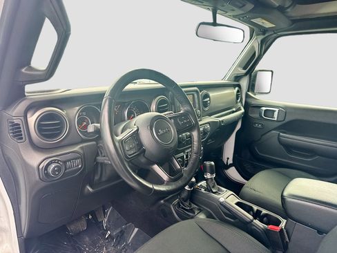Used 2021 Jeep Gladiator Willys image 9