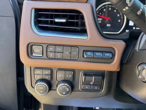 Used 2021 Chevrolet Suburban High Country image 14