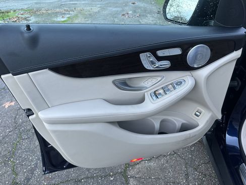 Used 2017 Mercedes-Benz GLC 300 4MATIC w/ Premium 3 Package image 18