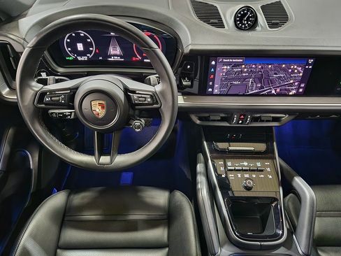 Used 2024 Porsche Cayenne image 46
