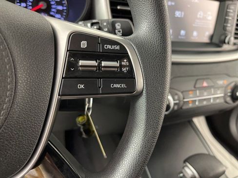 Used 2020 Kia Sorento LX image 17