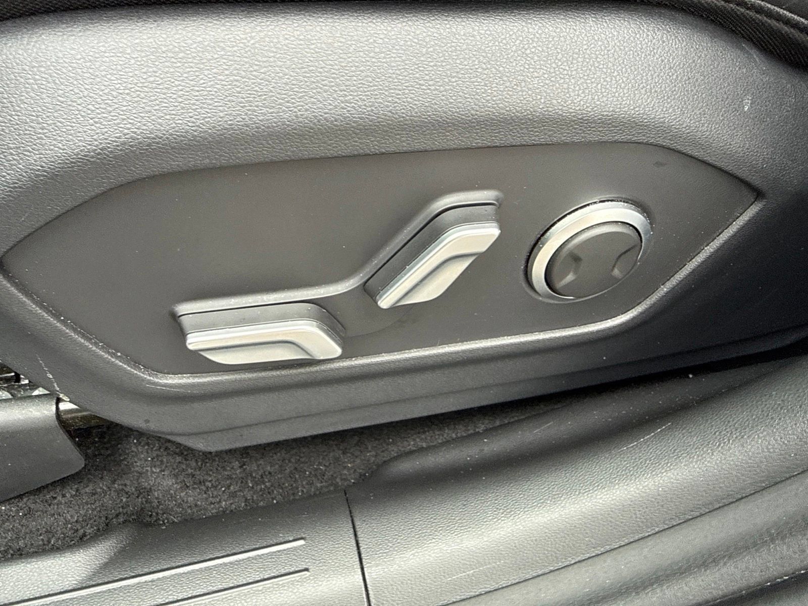 Used 2025 Hyundai Santa Fe SEL FWD image 23