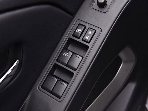 Certified 2025 Nissan Frontier SV w/ SV Convenience Package image 10