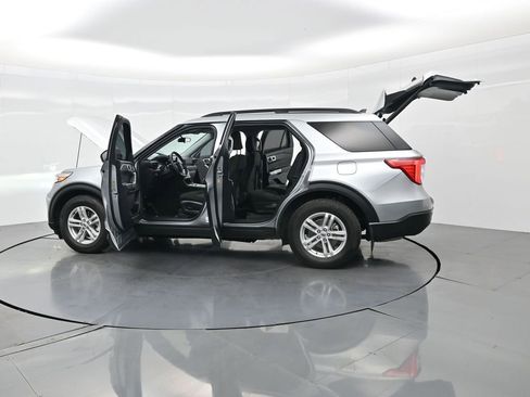 Used 2024 Ford Explorer XLT image 46