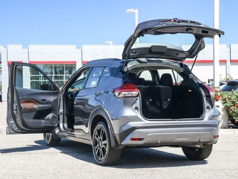 Used 2022 Nissan Kicks SR w/ Interior Electronics Package FWD image 26